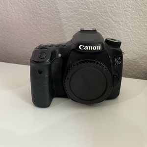 Canon EOS 70D DSLR CAMERA